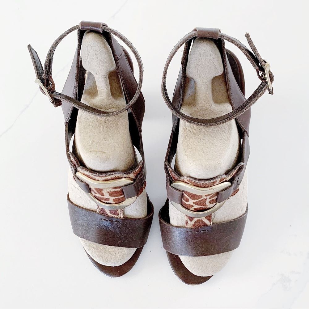 BATA Block Heel Brown Leather Strappy Sandals With Gold-Tone Hardware - Picture 2 of 10